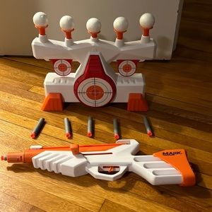 Toy gun with floating targets
